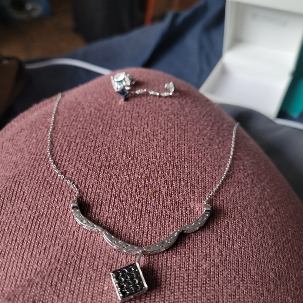Transforming Necklace & Earring Set - Picture 7 of 14